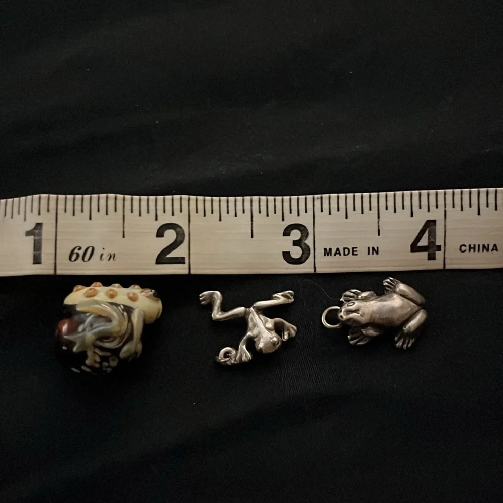 FROG NECKLACE PENDANTS AND BEAD - Picture 3 of 3